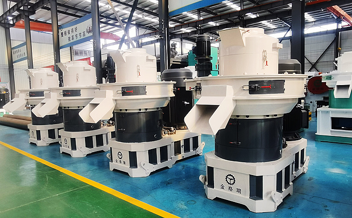 枯樹枝加工顆粒設(shè)備---木屑顆粒機 枯樹枝加工顆粒設(shè)備---木屑顆粒機